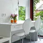 Orange Hotel 3*