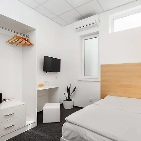 Orange Hotel