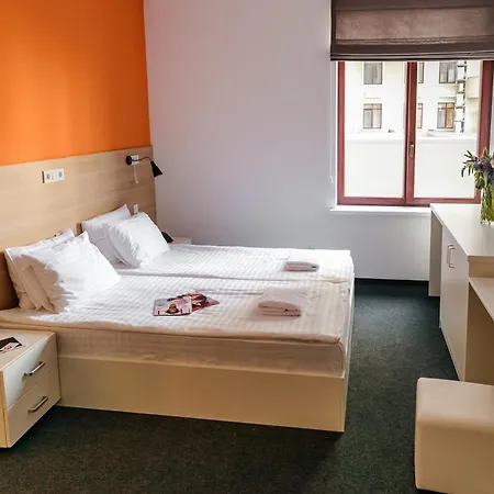Orange Hotel 3*