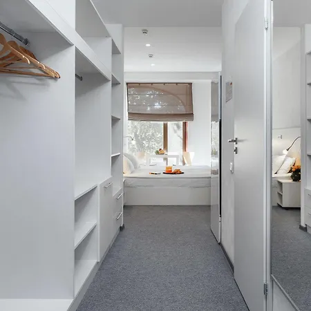 Orange Hotel 3*